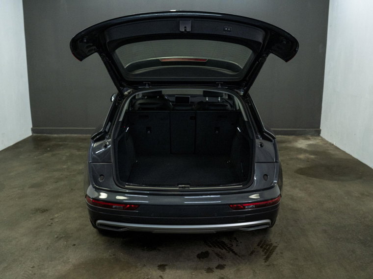 Vehicle Image 32