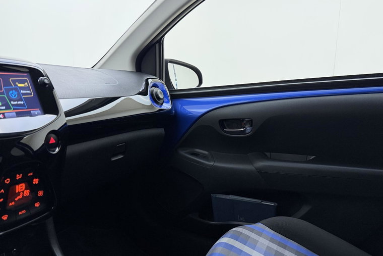 Vehicle Image 24