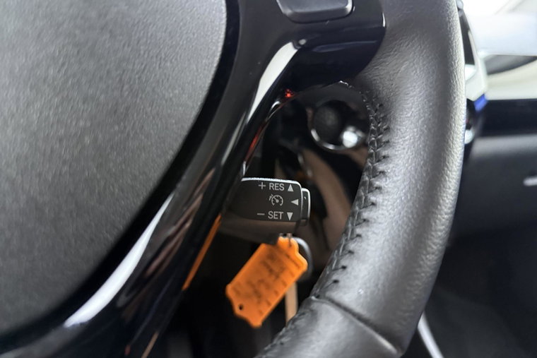 Vehicle Image 25