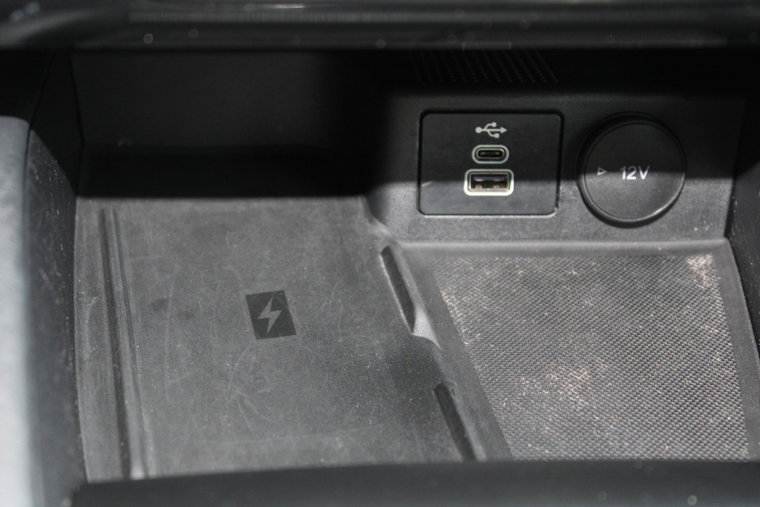 Vehicle Image 25