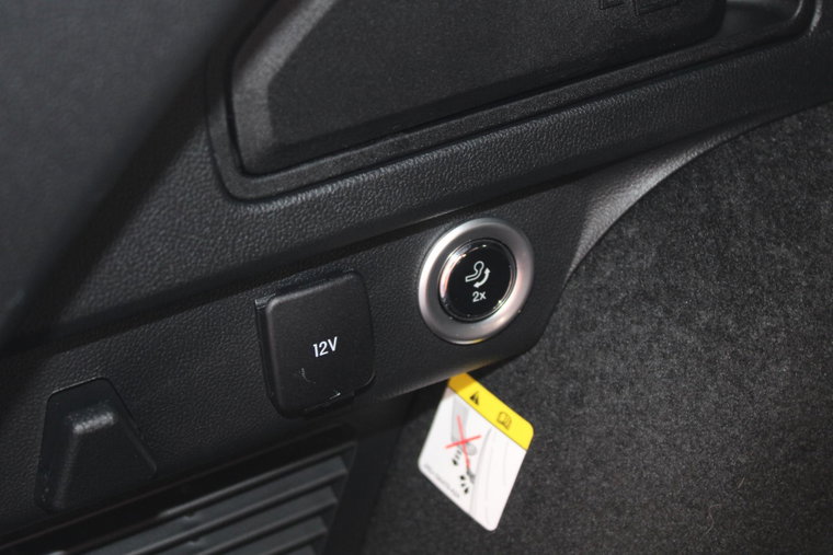 Vehicle Image 32