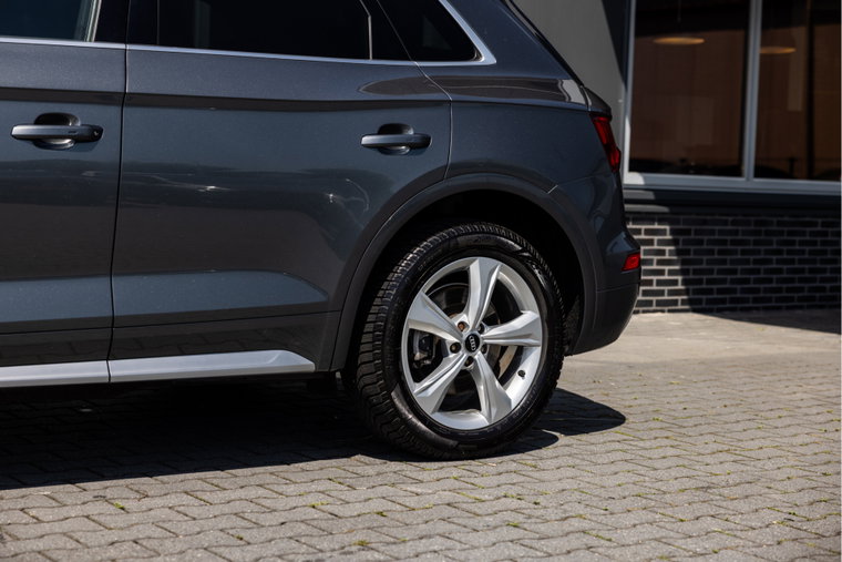 Vehicle Image 21