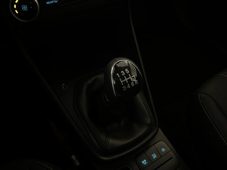Vehicle Image 32