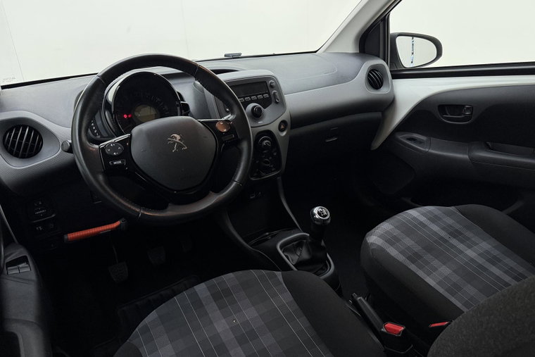 Vehicle Image 14