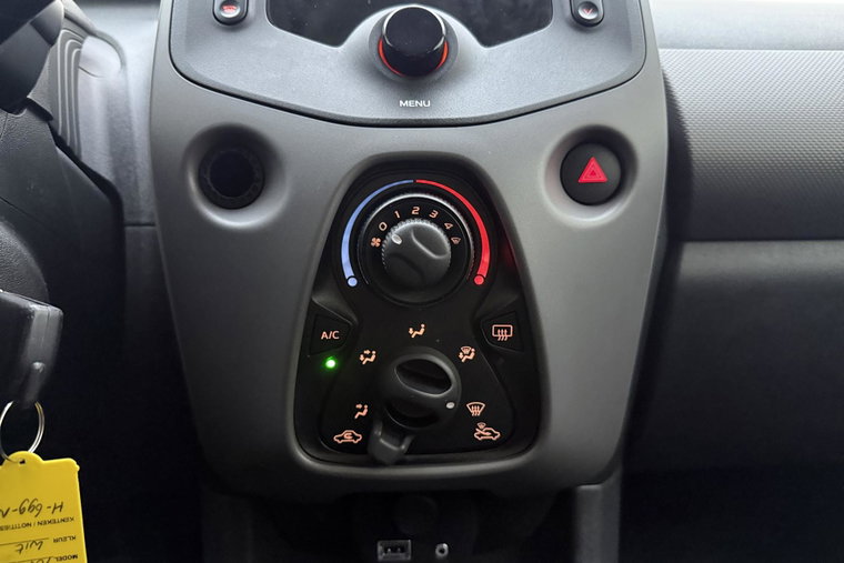 Vehicle Image 22
