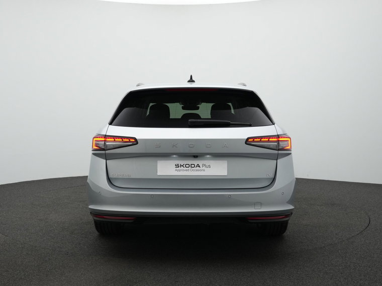 Vehicle Image 6