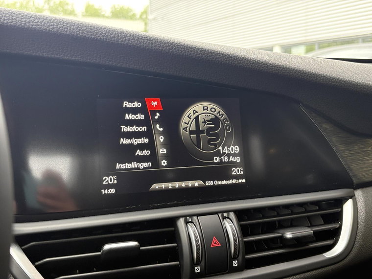 Vehicle Image 32