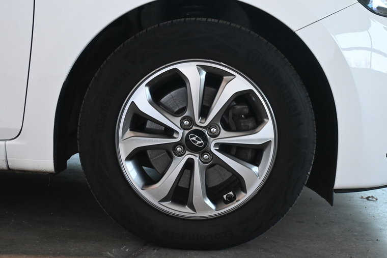 Vehicle Image 15