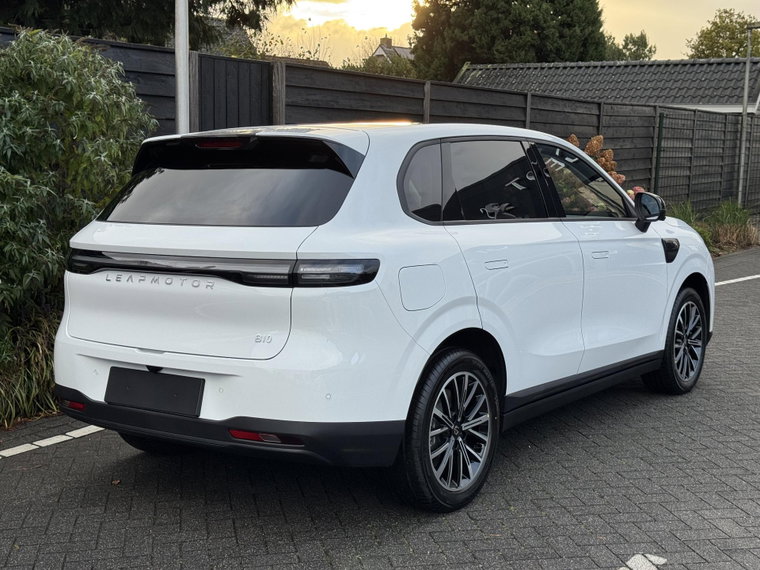 Vehicle Image 9
