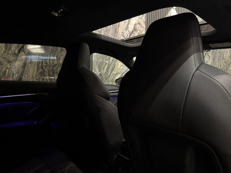 Vehicle Image 37