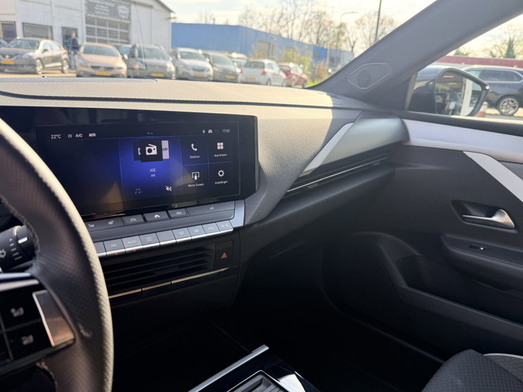 Vehicle Image 32
