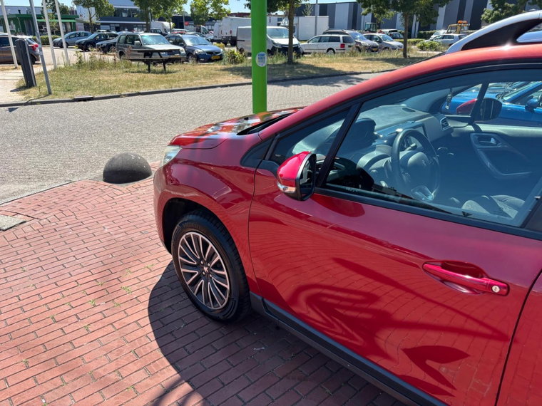 Vehicle Image 23