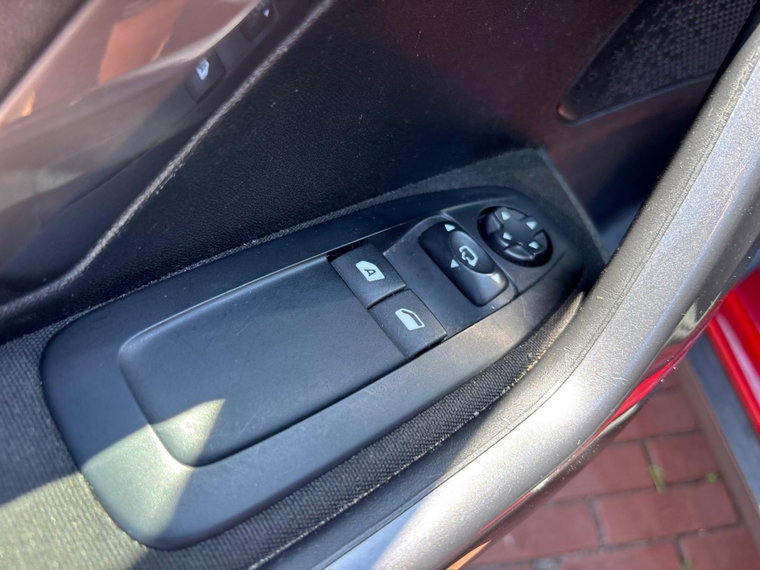 Vehicle Image 32