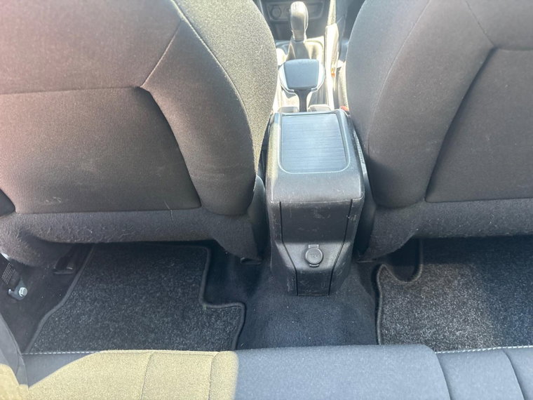 Vehicle Image 38