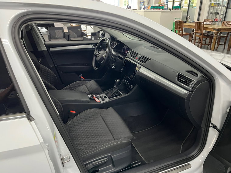 Vehicle Image 14