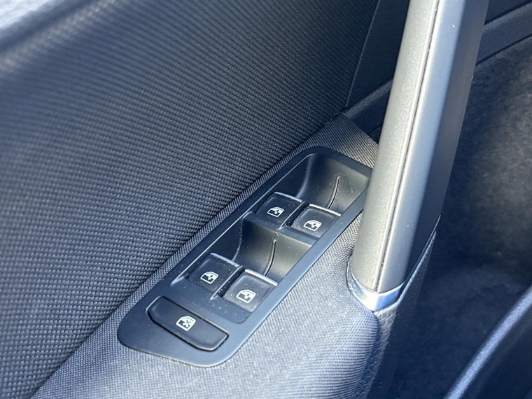 Vehicle Image 27