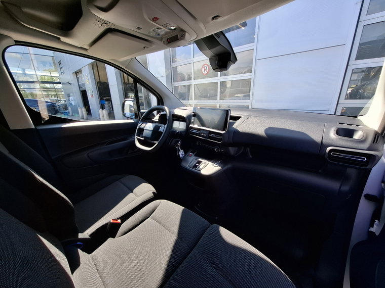 Vehicle Image 19