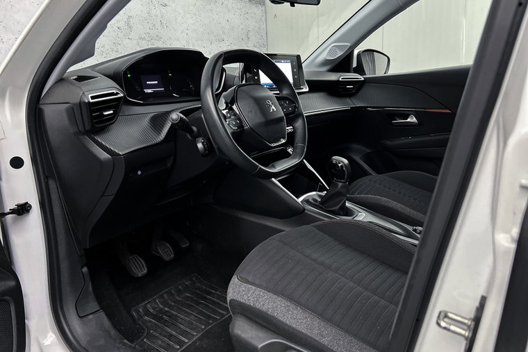 Vehicle Image 21