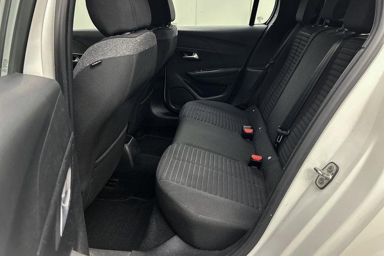 Vehicle Image 25