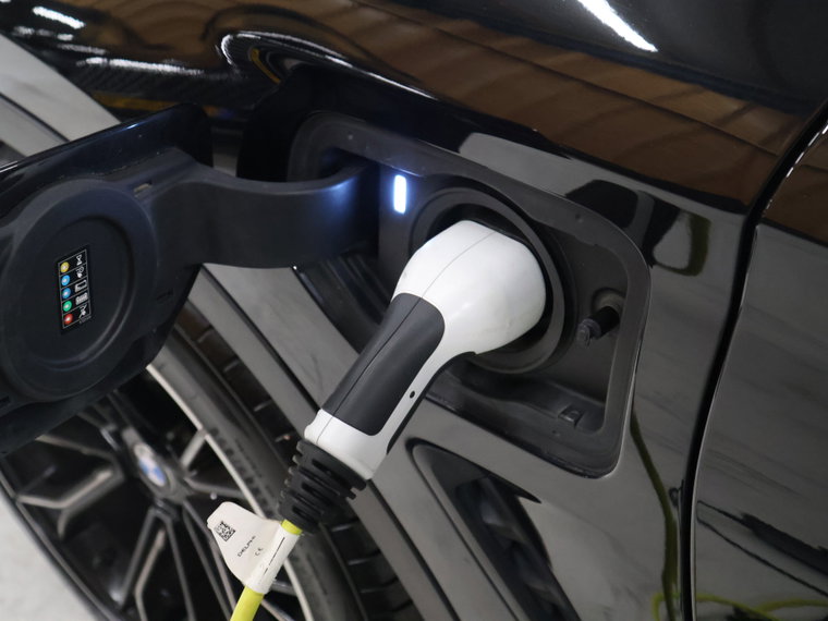 Vehicle Image 25