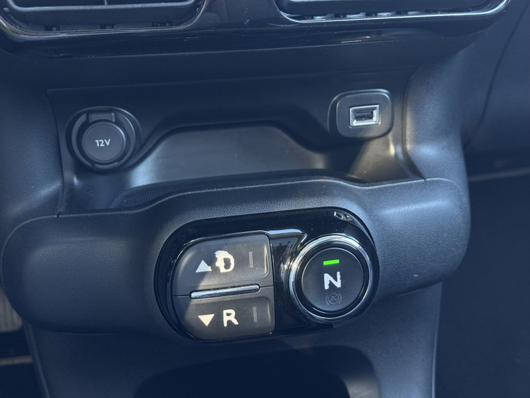 Vehicle Image 25