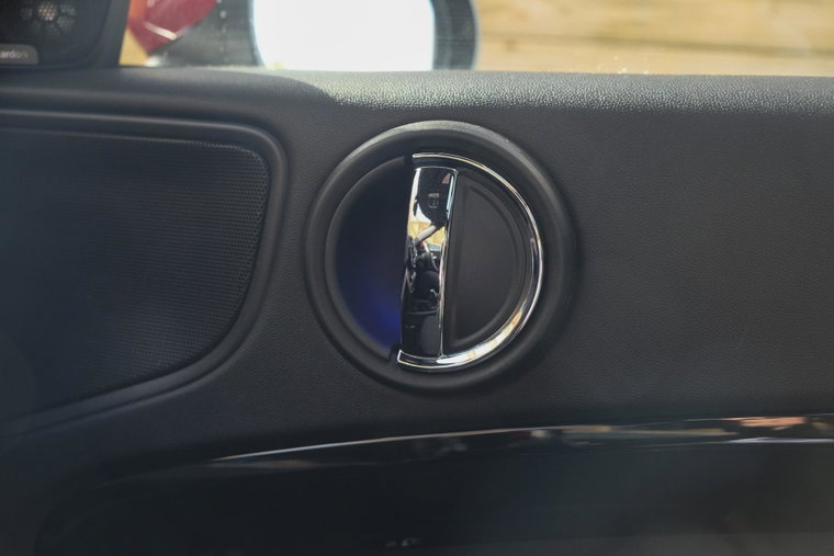 Vehicle Image 33