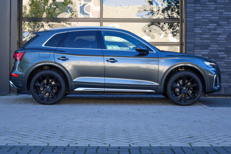 Vehicle Image 13