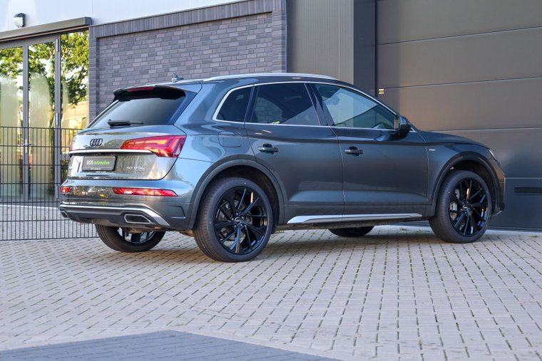 Vehicle Image 48