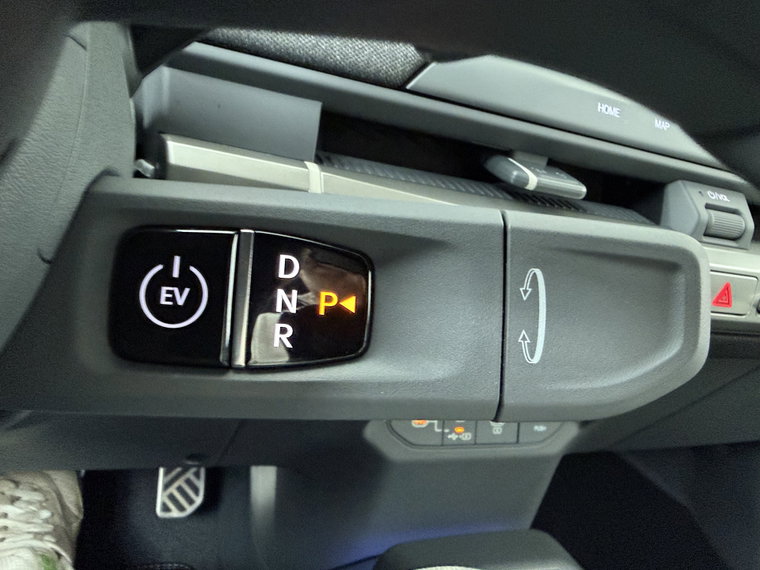 Vehicle Image 32