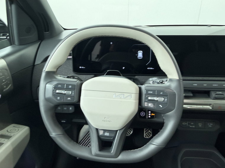 Vehicle Image 38