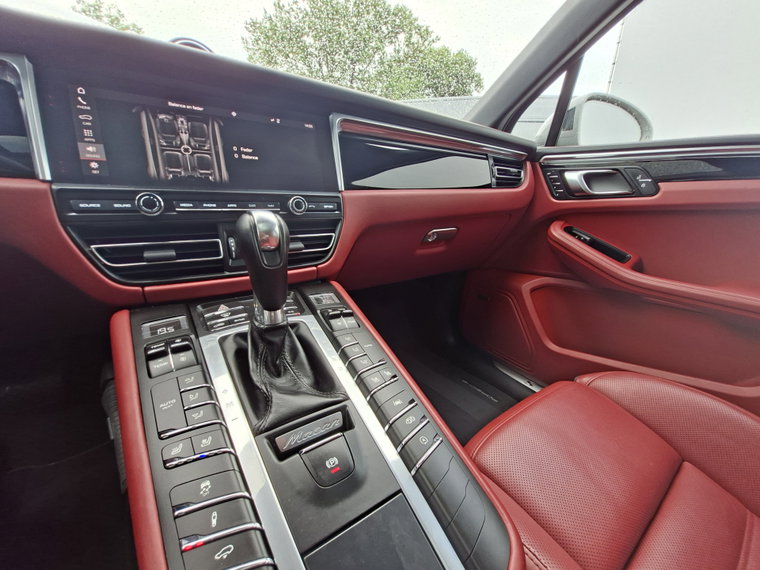 Vehicle Image 35