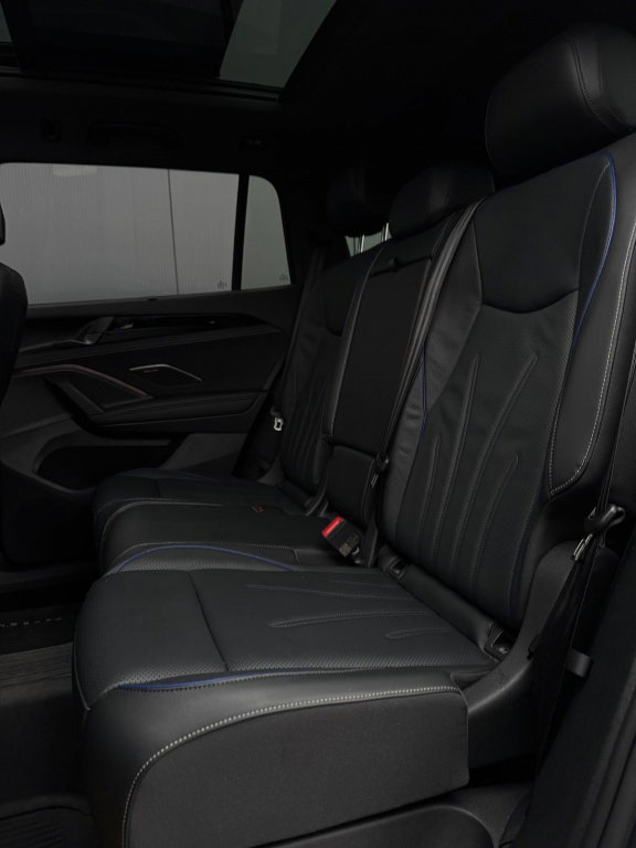 Vehicle Image 35