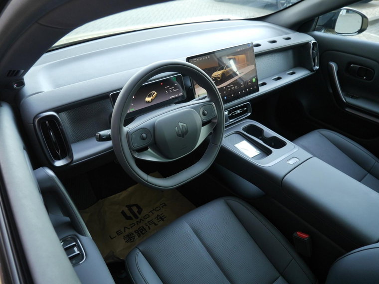 Vehicle Image 9