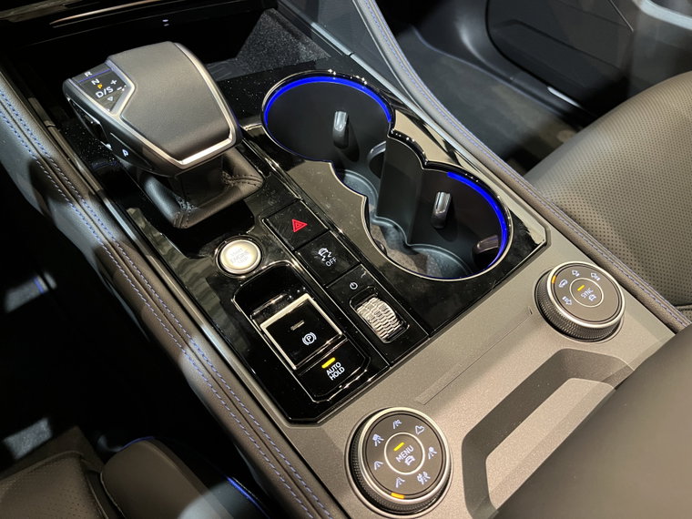 Vehicle Image 21