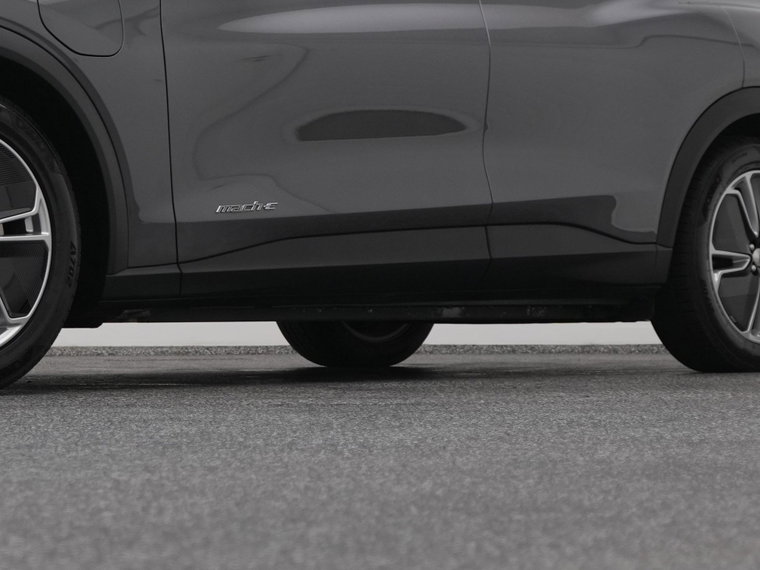 Vehicle Image 38