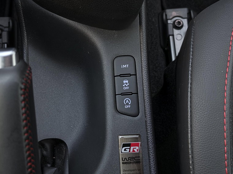 Vehicle Image 32