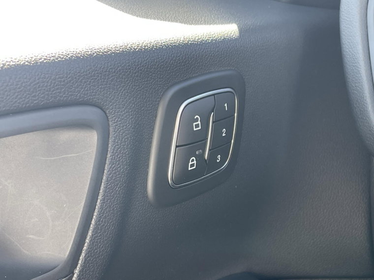 Vehicle Image 29