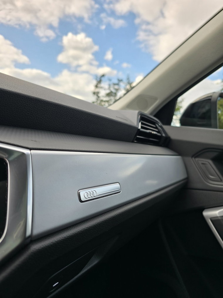 Vehicle Image 24