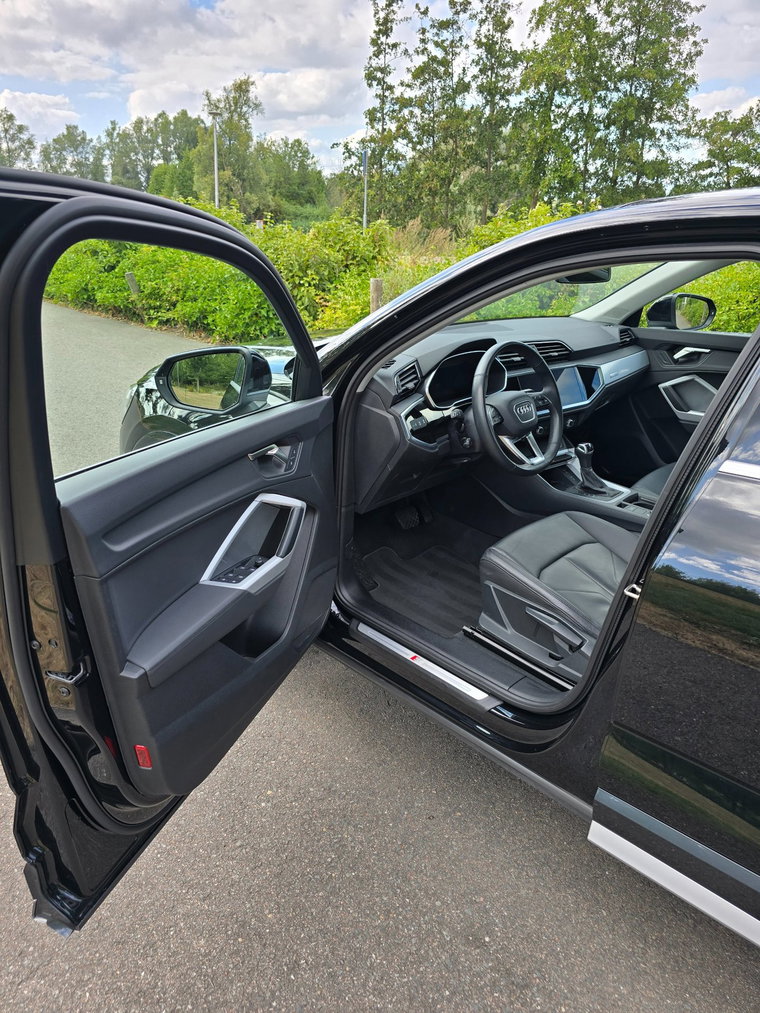 Vehicle Image 26