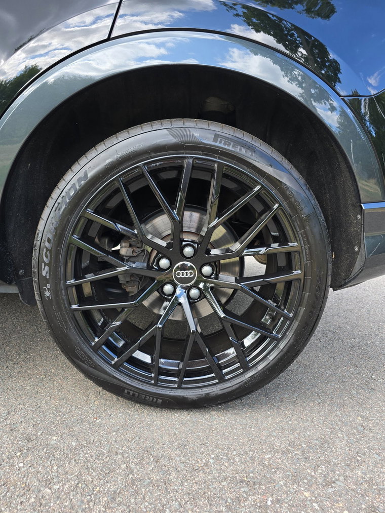 Vehicle Image 9
