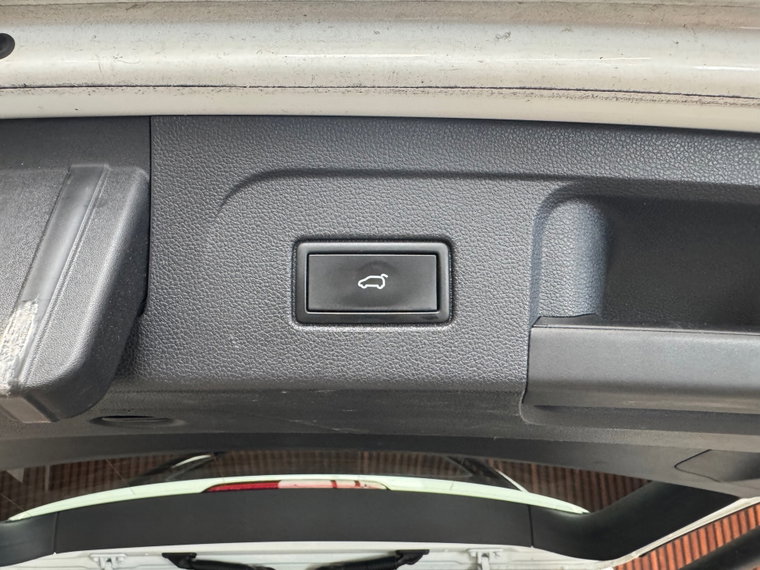 Vehicle Image 26