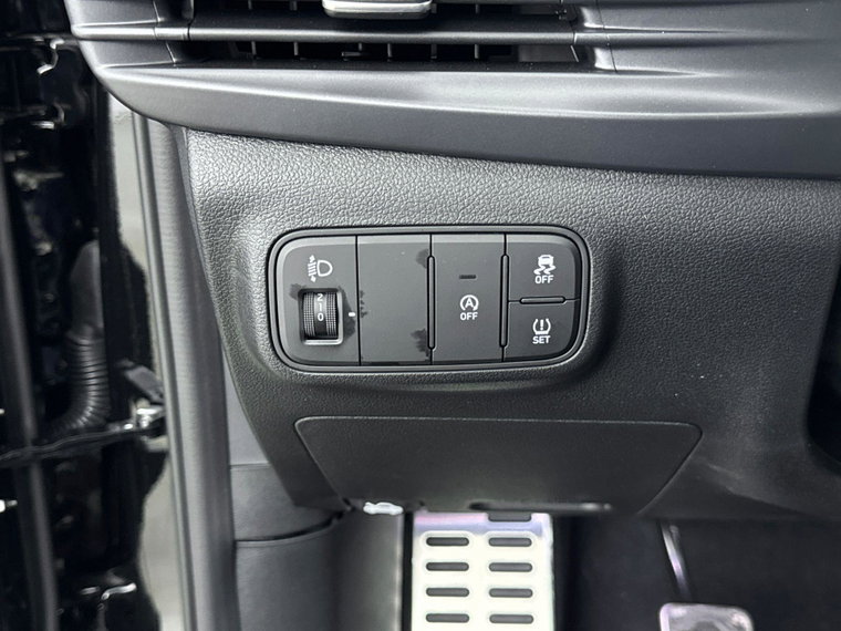 Vehicle Image 24