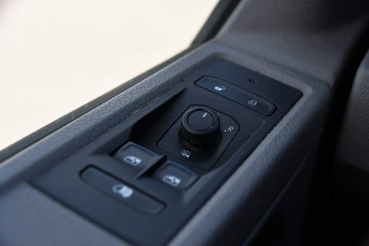 Vehicle Image 32