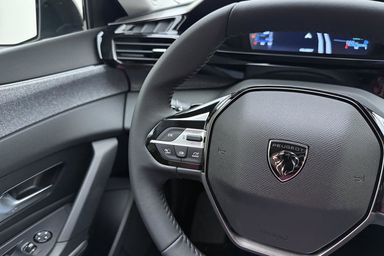 Vehicle Image 23