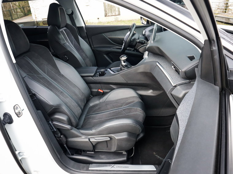 Vehicle Image 23