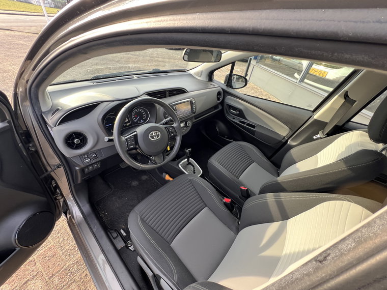 Vehicle Image 21