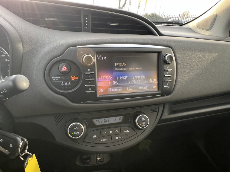 Vehicle Image 25