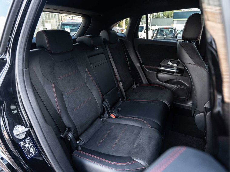 Vehicle Image 36