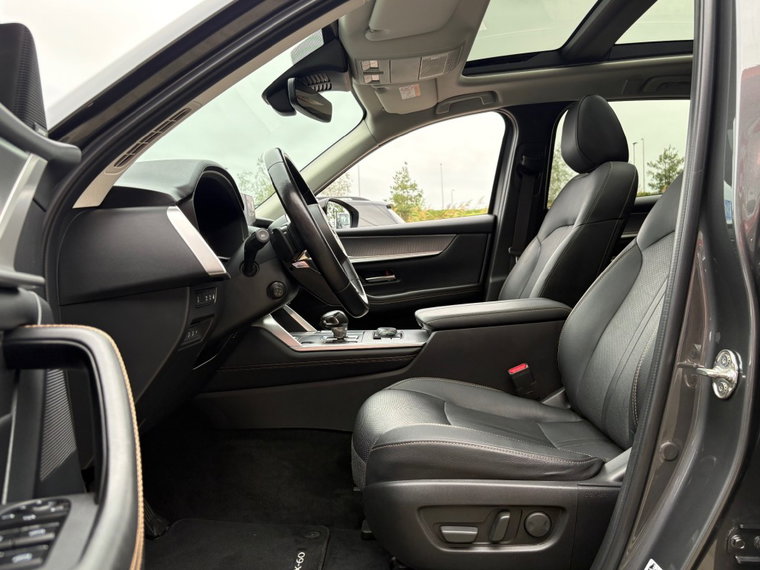 Vehicle Image 7