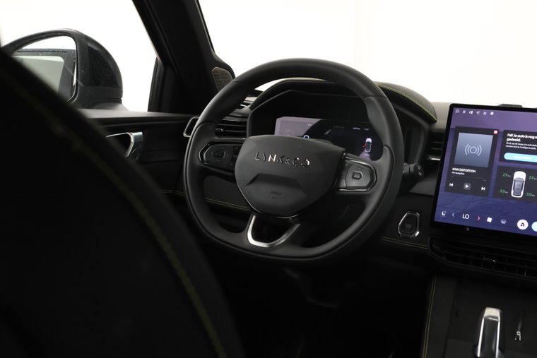 Vehicle Image 25